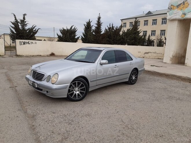 Mercedes E 220 1999, 172,435 km - 2.2 l - Bakı