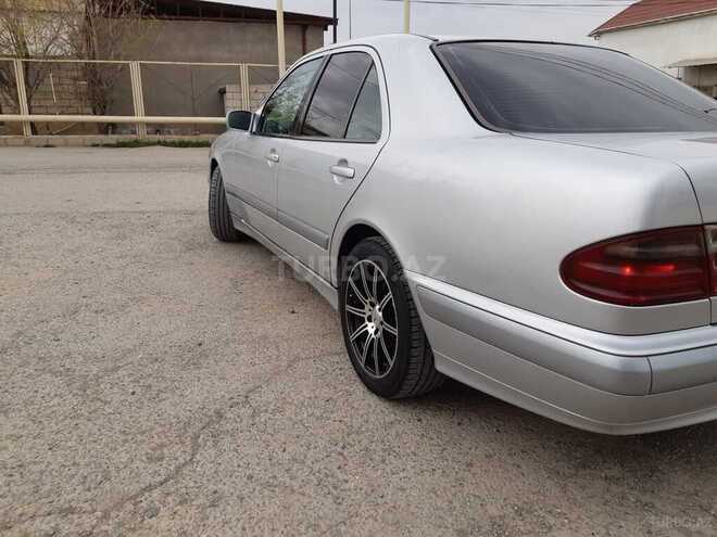 Mercedes E 220 1999, 172,435 km - 2.2 l - Bakı