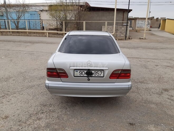 Mercedes E 220 1999, 172,435 km - 2.2 l - Bakı