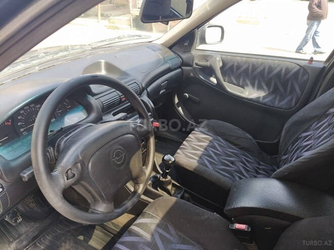 Opel Astra 1995, 323,000 km - 1.6 l - Bakı