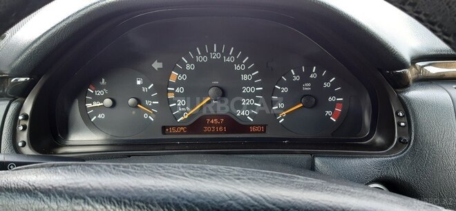 Mercedes E 240 1999, 303,000 km - 2.4 l - Gəncə