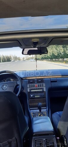 Mercedes E 240 1999, 303,000 km - 2.4 l - Gəncə