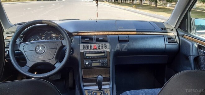 Mercedes E 240 1999, 303,000 km - 2.4 l - Gəncə