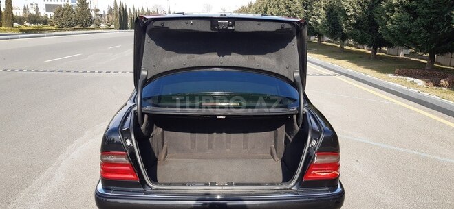 Mercedes E 240 1999, 303,000 km - 2.4 l - Gəncə