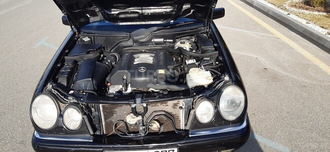 Mercedes E 240 1999, 303,000 km - 2.4 l - Gəncə