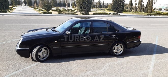 Mercedes E 240 1999, 303,000 km - 2.4 l - Gəncə