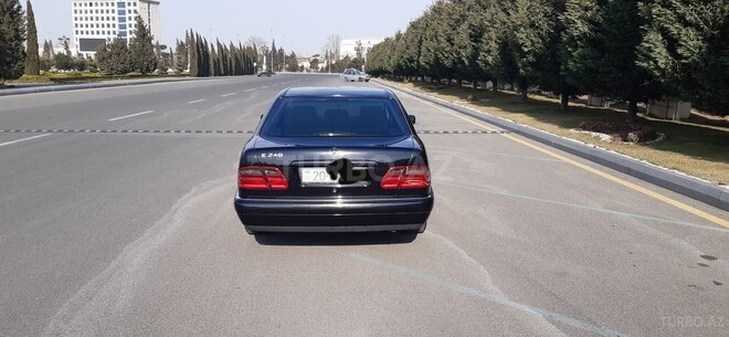 Mercedes E 240 1999, 303,000 km - 2.4 l - Gəncə