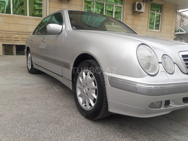 Mercedes E 240 2000, 195,600 km - 2.6 l - Bakı