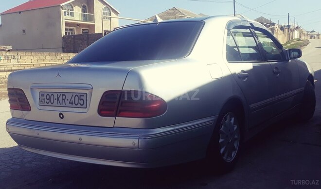 Mercedes E 220 2000, 335,626 km - 2.2 l - Bakı