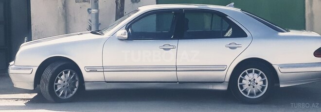 Mercedes E 220 2000, 335,626 km - 2.2 l - Bakı