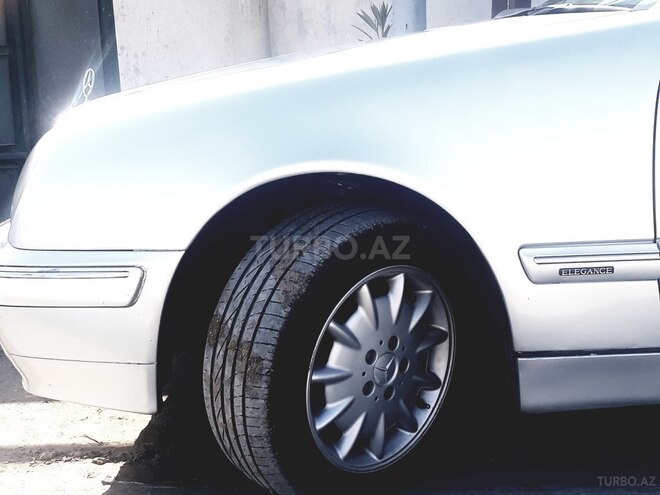 Mercedes E 220 2000, 335,626 km - 2.2 l - Bakı