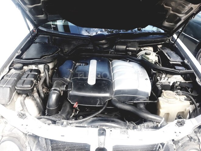 Mercedes E 220 2000, 335,626 km - 2.2 l - Bakı