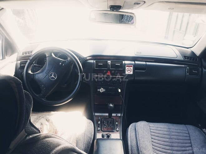 Mercedes E 220 2000, 335,626 km - 2.2 l - Bakı
