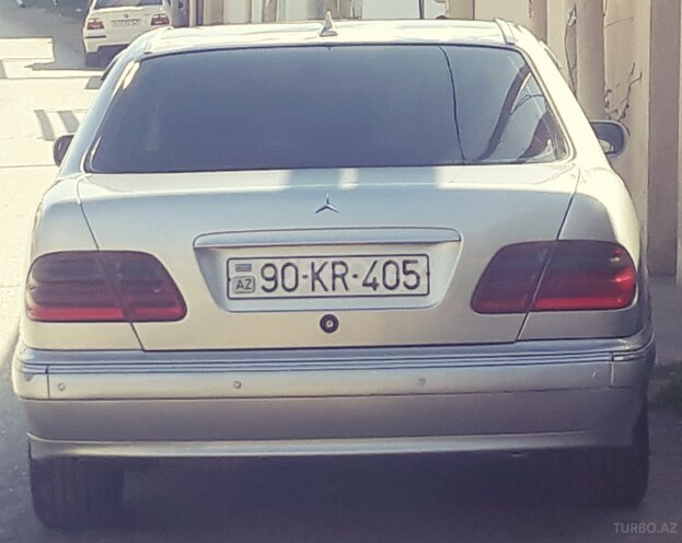 Mercedes E 220 2000, 335,626 km - 2.2 l - Bakı