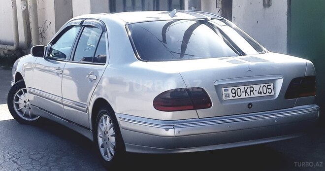 Mercedes E 220 2000, 335,626 km - 2.2 l - Bakı
