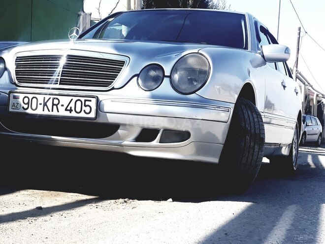 Mercedes E 220 2000, 335,626 km - 2.2 l - Bakı