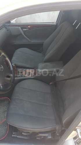 Mercedes E 220 2000, 390,000 km - 2.2 л - Bakı