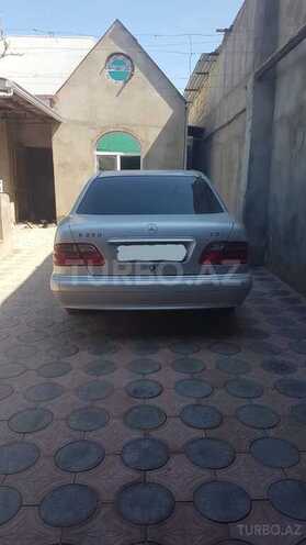 Mercedes E 220 2000, 390,000 km - 2.2 л - Bakı