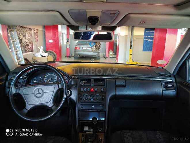 Mercedes E 240 1998, 329,500 km - 2.4 l - Bakı