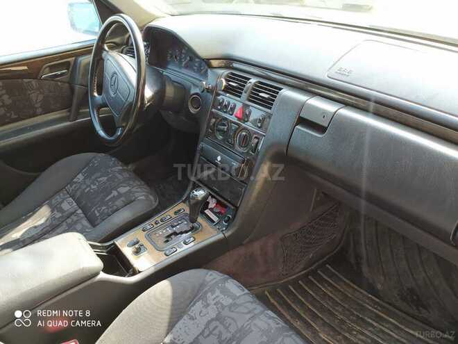 Mercedes E 240 1998, 329,500 km - 2.4 l - Bakı