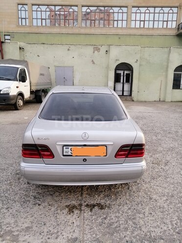 Mercedes E 240 2000, 238,000 km - 2.6 л - Sumqayıt