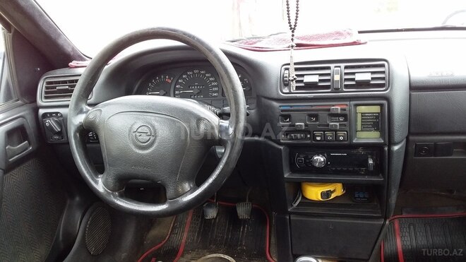 Opel Vectra 1995, 300,000 km - 2.0 l - Sabirabad