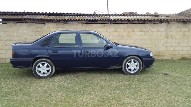 Opel Vectra 1995, 300,000 km - 2.0 l - Sabirabad