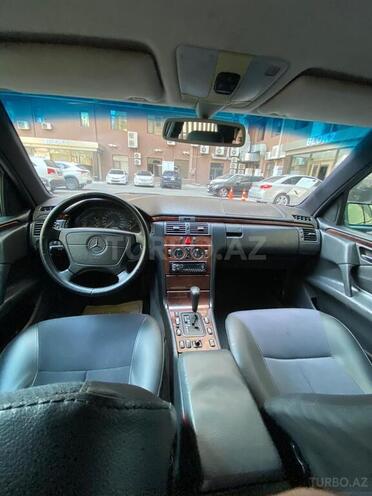 Mercedes E 240 1997, 397,000 km - 0.3 l - Bakı