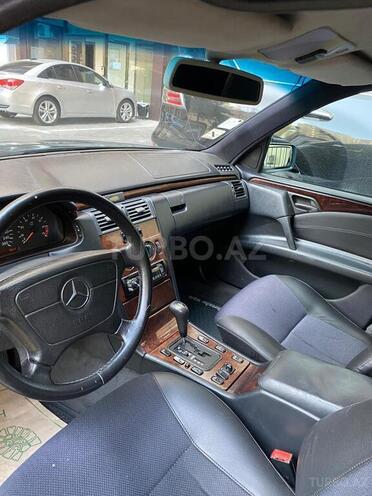 Mercedes E 240 1997, 397,000 km - 0.3 l - Bakı