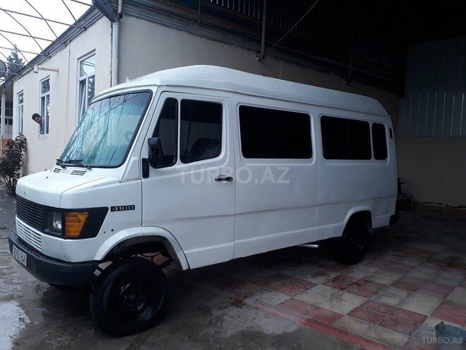 Mercedes 208 D 1995, 3,858,788 km - 0.3 л - Tovuz