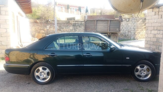 Mercedes E 230 1996, 385,817 km - 2.3 l - Quba