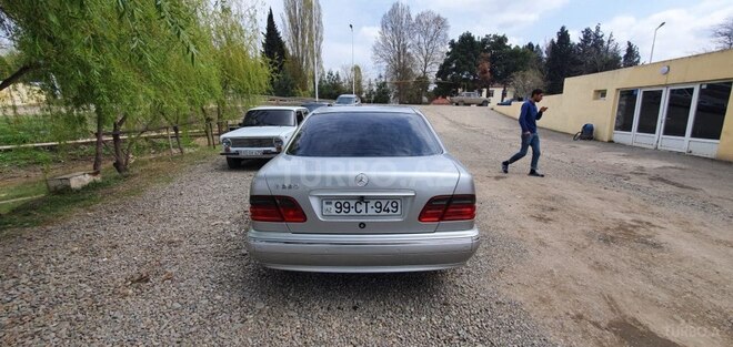 Mercedes E 320 2000, 190,000 km - 3.2 l - Qazax