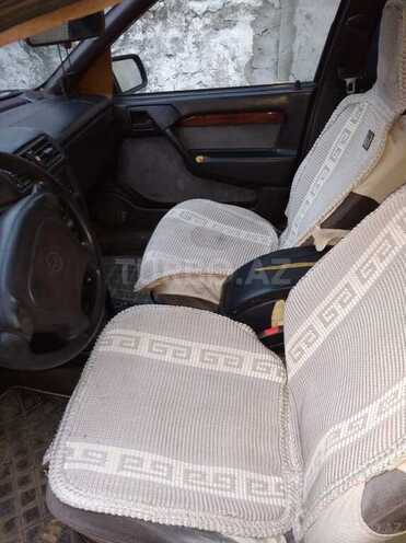 Opel Vectra 1995, 200,000 km - 1.6 l - Bakı