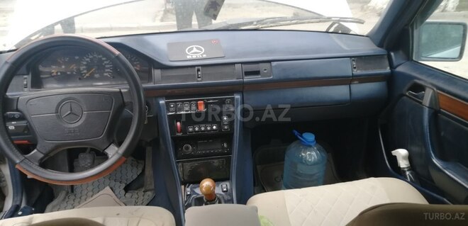 Mercedes E 260 1989, 257,393 km - 2.6 л - Sumqayıt