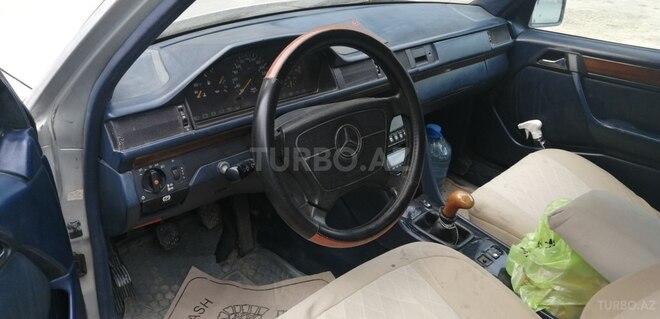 Mercedes E 260 1989, 257,393 km - 2.6 л - Sumqayıt