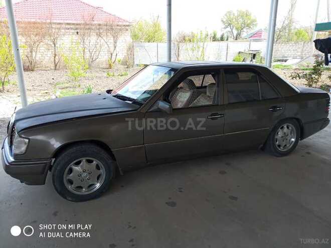Mercedes E 250 1991, 300,000 km - 2.5 l - Bərdə