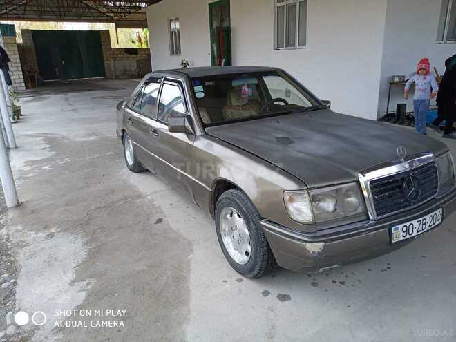 Mercedes E 250 1991, 300,000 km - 2.5 l - Bərdə