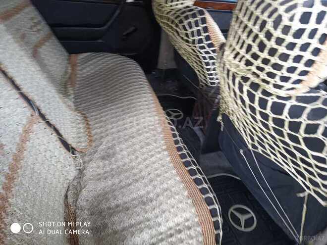 Mercedes E 250 1991, 300,000 km - 2.5 l - Bərdə