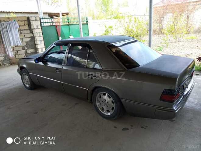 Mercedes E 250 1991, 300,000 km - 2.5 l - Bərdə