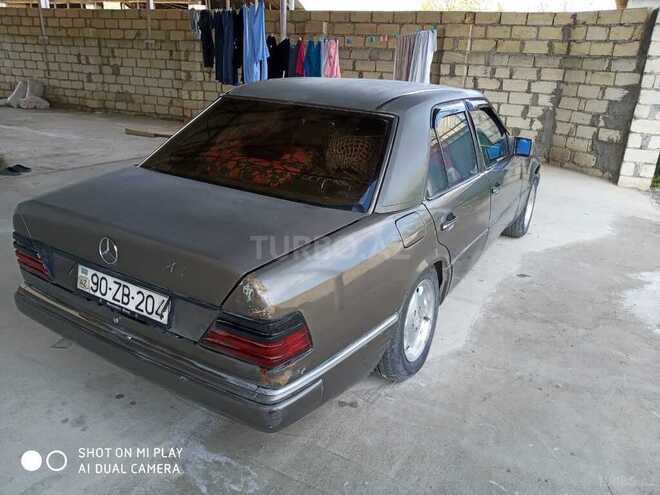 Mercedes E 250 1991, 300,000 km - 2.5 l - Bərdə