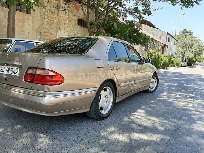 Mercedes E 240 2001, 407,000 km - 2.6 l - Bakı