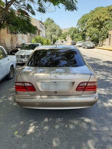 Mercedes E 240 2001, 407,000 km - 2.6 l - Bakı