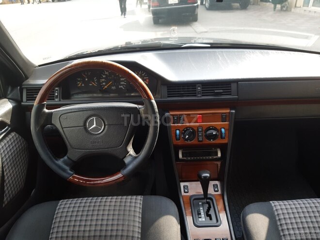 Mercedes E 220 1995, 380,000 km - 2.2 л - Bakı