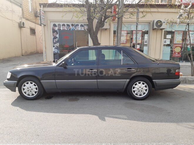 Mercedes E 220 1995, 380,000 km - 2.2 л - Bakı