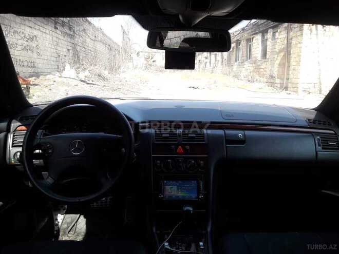 Mercedes E 220 2001, 398,000 km - 2.2 l - Bakı