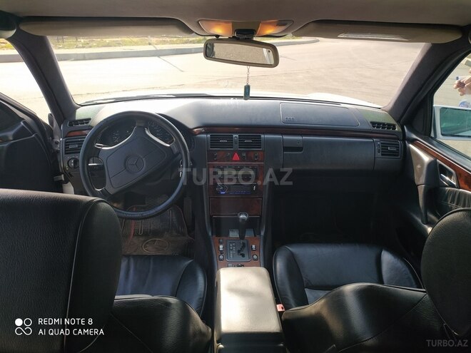 Mercedes E 240 1998, 296,321 km - 2.4 l - Bakı