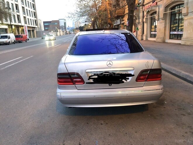 Mercedes E 280 2001, 337,560 km - 2.8 l - Bakı