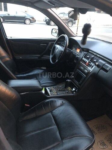 Mercedes E 280 2001, 337,560 km - 2.8 l - Bakı