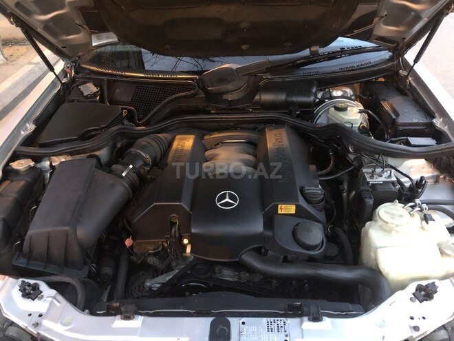 Mercedes E 280 2001, 337,560 km - 2.8 l - Bakı