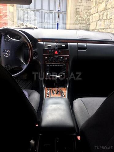 Mercedes E 270 2001, 363,474 km - 2.7 л - Bakı